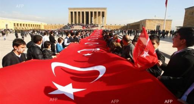 Турците арестуваха още един служител на американското посолство