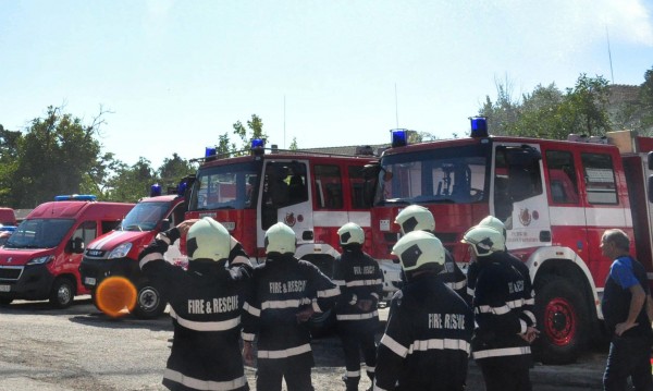 Пожарникари отново на протест, искат по-високи заплати