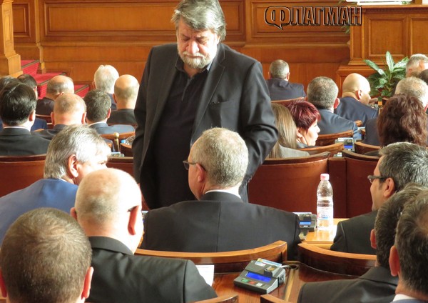 Парламентът се освободи от Антон Тодоров - подкрепи оставката му с голямо мнозинство