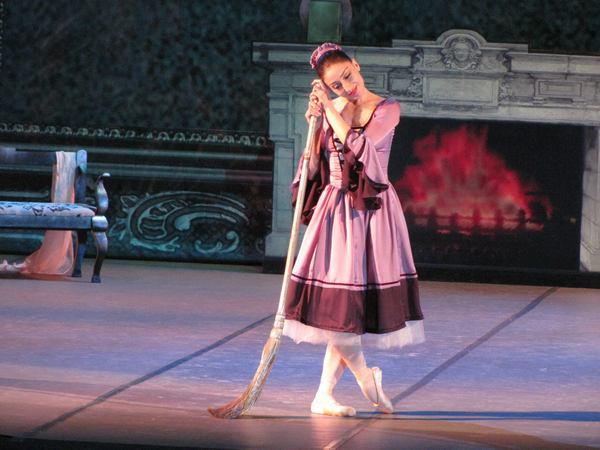 „Пепеляшка“ отново на бургаска сцена, Емил Йорданов в ролята на принца