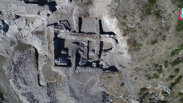 Нови открития в замъка в Русокастро! Археолози намериха древно хранилище за вода (СНИМКА)