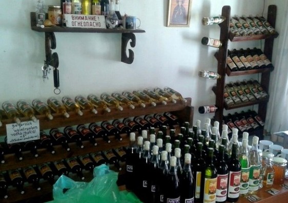Блага вест: Съдът помилва манастира в Поморие за алкохола без бандерол