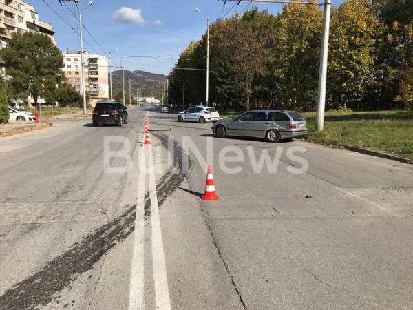 БМВ предизвика жесток сблъсък с Ауди, има ранени (СНИМКИ)