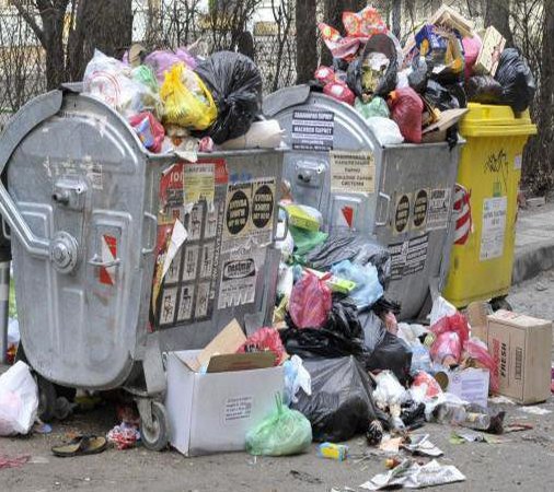 Властта се изплаши от революцията в такса смет, отложи промяната за 2020 година