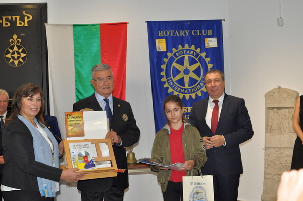 Община Несебър и Ротари клуб-Несебър наградиха 12 деца-финалисти в конкурса „Аз обичам моя град“