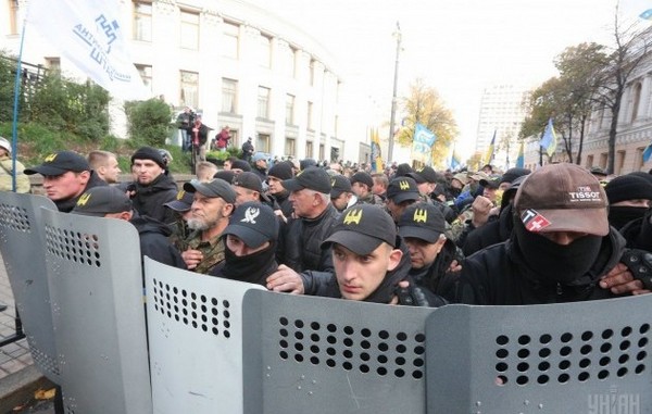 Горещ репортаж от третия Майдан: Някой трябва да бъде обесен за дебелия врат – какво се случва в Киев? (СНИМКИ)