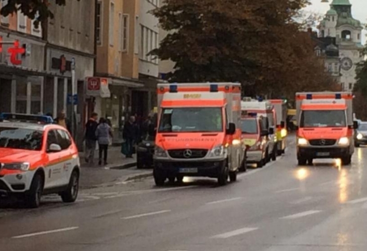 Кошмар в сърцето на Мюнхен! Въоръжен нападна минувачи с хладно оръжие, цялата полиция е по петите му