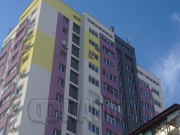 Да превърнеш старото в ново или как тези цветове вдъхнаха нов живот на 50-годишни сгради в Бургас (СНИМКИ)