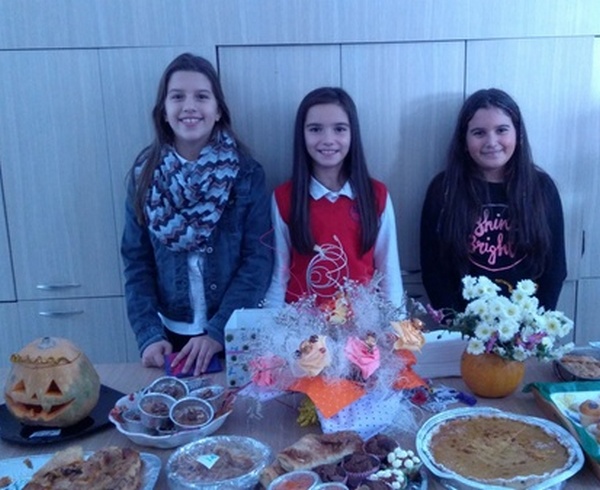 Бургаски ученици отричат Хелоуин, организират Оранжев празник с благотворителна цел (СНИМКИ)