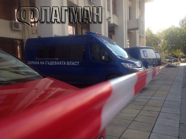 Под обсада: Полицията отцепила всички районни съдилища в Бургаско