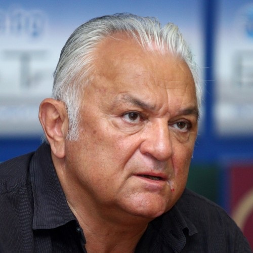 Сашо Диков дарява 5000 лева на репортера от БТВ, „уволнил“ здравния министър
