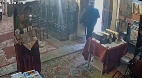 Бивш футболен треньор от Бургас обрал храма на отец Иван (ВИДЕО)