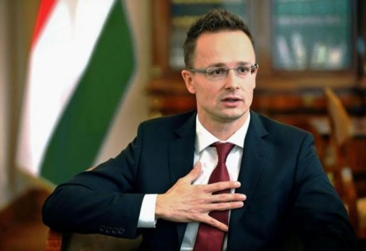Първият дипломат на Унгария изригна: Много държави лицемерничат по проблема с бежанците