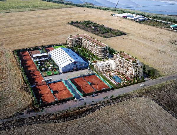 Бургаският бизнесмен Антон Марков налива милиони в поляната край аутлета на Пума
