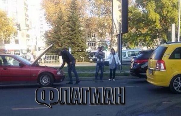 Бургаско БМВ нацели Хюндая на младо семейство пред хотел "Космос" (СНИМКИ)