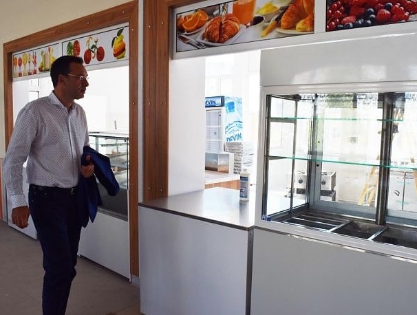 Кметът на Бургас Димитър Николов реагира светкавично на сигналите за лошо качество на храните в детските градини