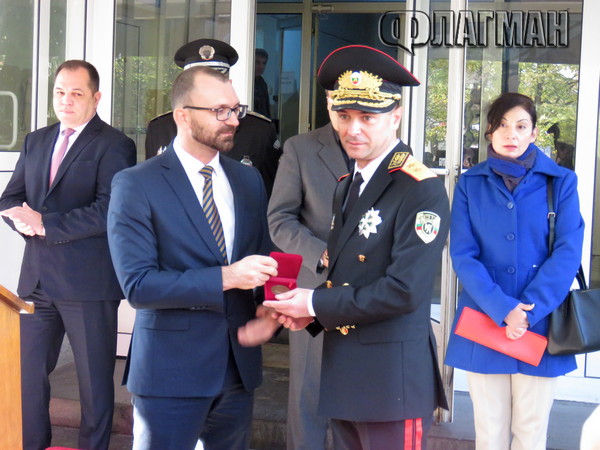Ето как бургаската полиция отбеляза професионалния си празник (СНИМКИ)