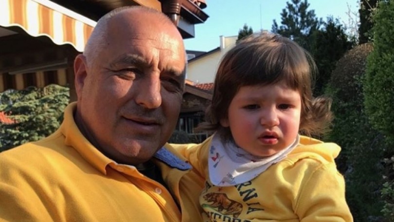 Премиерът Борисов кръщава внуците на кака си