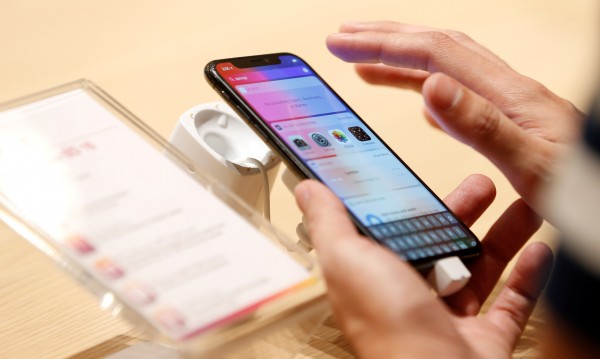 Apple атакува с три нови телефона догодина
