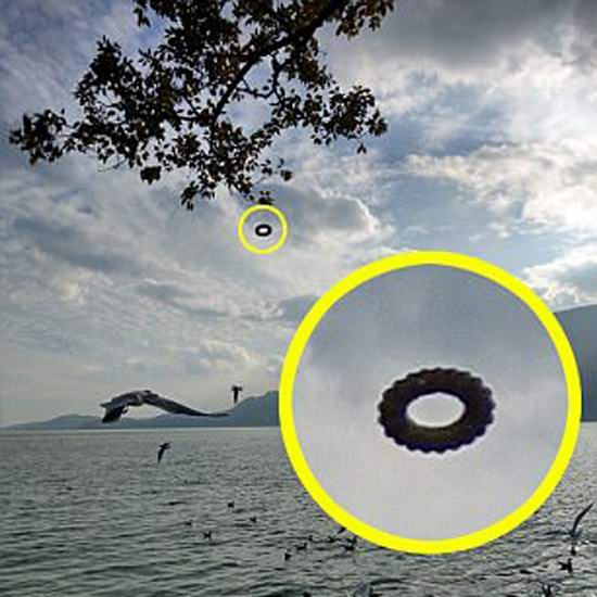 НЛО с формата на зъбно колело се появи над езеро
