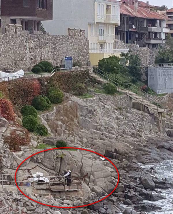 Слуховете за изливане на бетон на скалите в Созопол се оказаха фейк. Ето каква е истината!