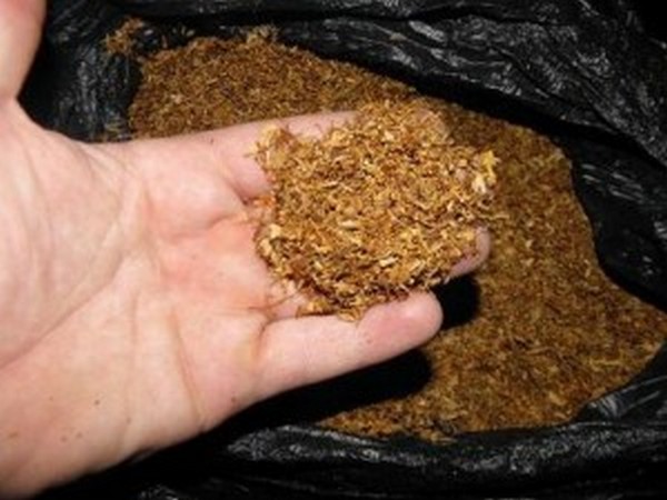 Младеж от Средецко сгащен с 300 грама тютюн без бандерол