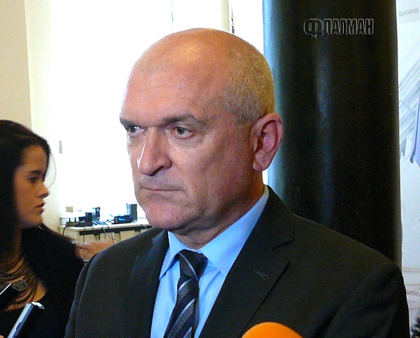Главчев обмисля оставка и като депутат: Трудно ми е в парламента с Нинова и Кутев
