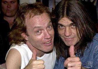 In memoriam! Почина легендарният китарист на AC/DC Малкълм Йънг