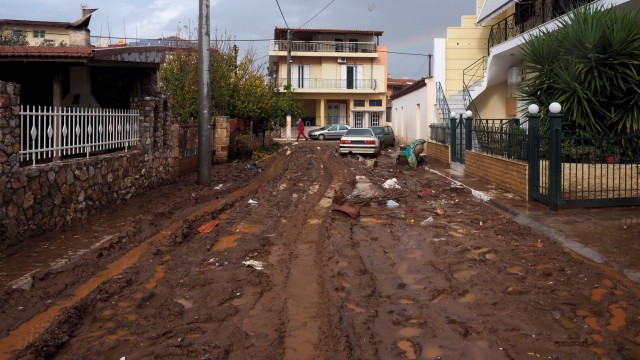 Броят на жертвите в Гърция нарасна до 19