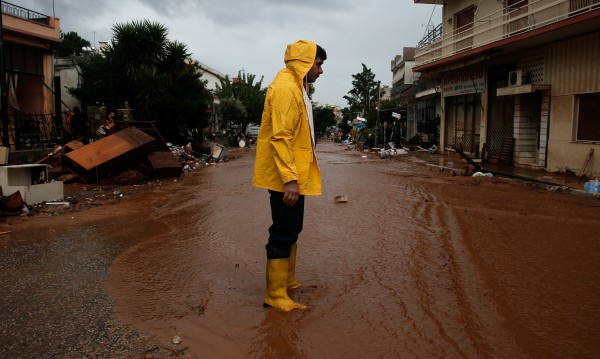 Жертвите на голямото наводнение в Гърция станаха 20