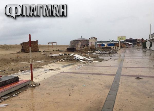 Пуснаха багерите в Слънчев бряг, изринаха 50 магазина от плажната алея (СНИМКИ)