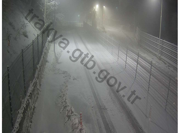 Вали първият сняг над Малко Търново, даже затрупа граничния пункт (СНИМКА)