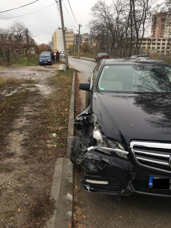 18-годишният Йонус подкара тузарския Мерцедес на чичо си, зави го в стълб (СНИМКИ)