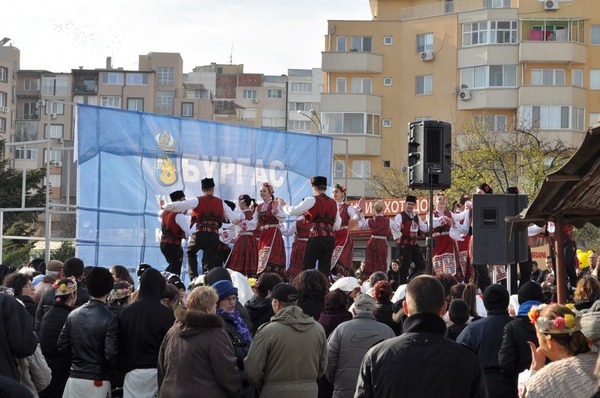 Бургаският ж.к. "Меден рудник" празнува Никулден с два концерта и рибен курбан