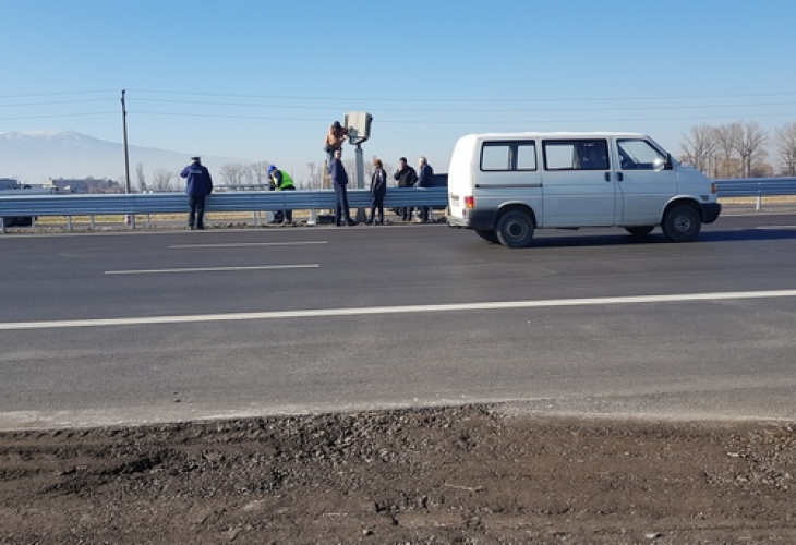 Появи се прелюбопитна СНИМКА на кирката, забита в камера на КАТ! Извършителят обаче тотално прецакан