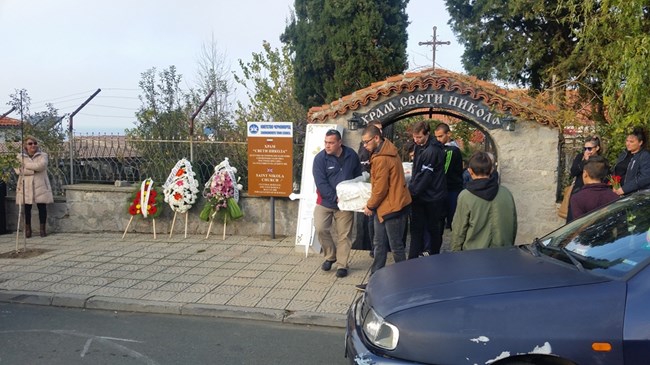 Църква пълна с деца изпрати убития на пешеходна пътека Костадин (Видео)