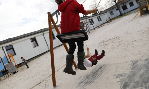 Деца на помощи в Германия: Българите ли товарят системата или бежанците?