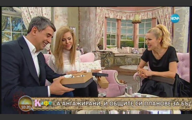 Плевнелиев "забил" красивата Деси Банова с романтични смс-и (ВИДЕО)