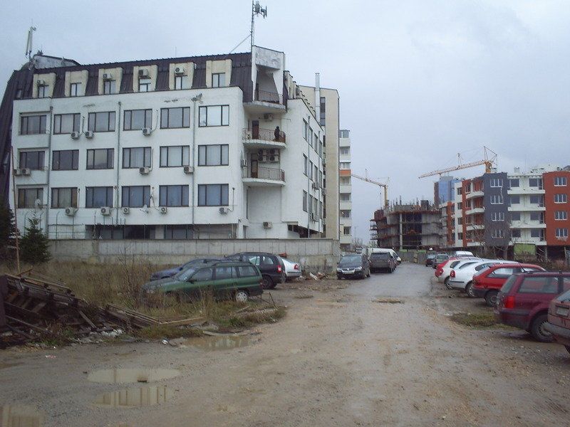 Нова сграда в София, само ако общината има терен за улица до нея