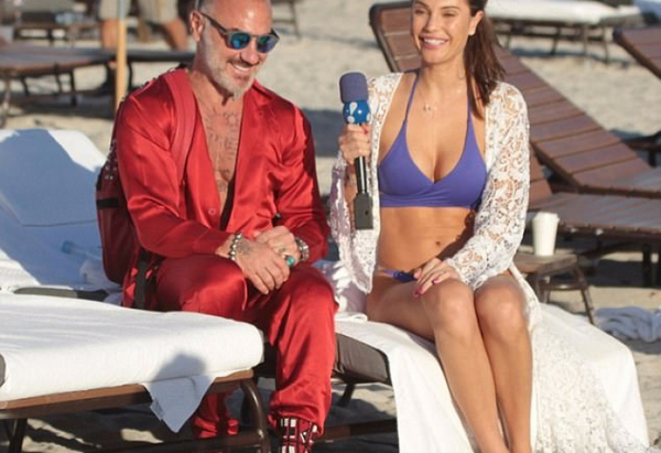 "Танцуващият милионер" Джанлука е затънал в дългове, но го спипаха как купонясва на плажа със зашеметяваща красавица (СНИМКИ)