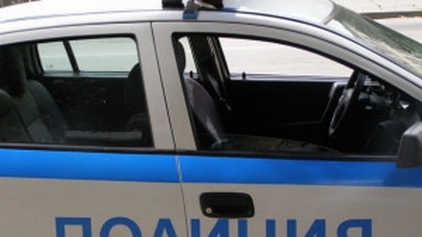 Майка изостави бебето си, хвърли го на непозната жена на улицата и избяга