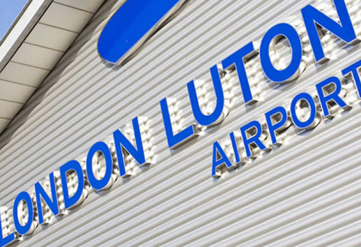 Затвориха лондонското летище „Лутън“ заради силен снеговалеж