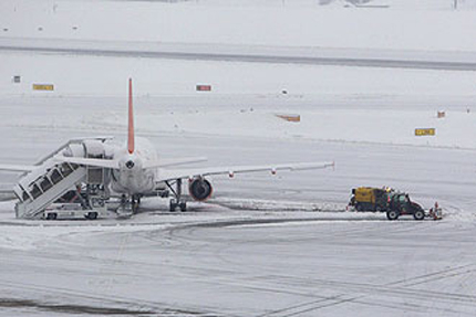 Истински снегокалипсис в Лондон! Отмениха полети за България, вижте на коя авиокомпания