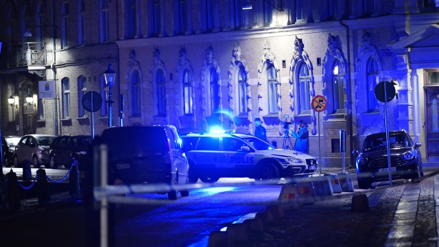 Атака в Швеция: Mаскирани младежи хвърлиха коктейли "Молотов" по синагога