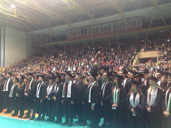 Държавният университет „Проф. д-р Асен Златаров” връчи дипломи на близо 1000 абсолвенти на грандиозна церемония (СНИМКИ)