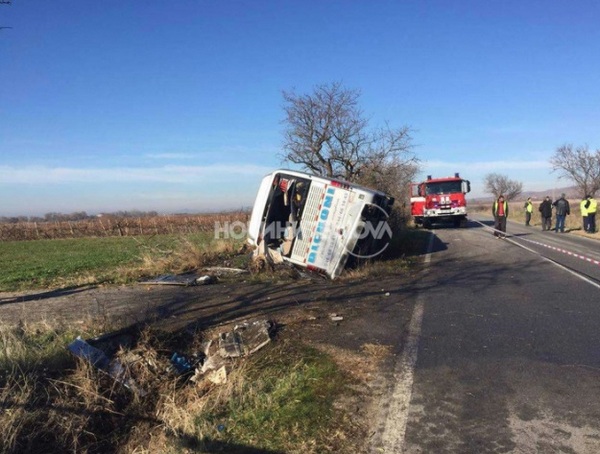 Вижте първи снимки от зверското меле с автобус, двама от пострадалите са с опасност за живота