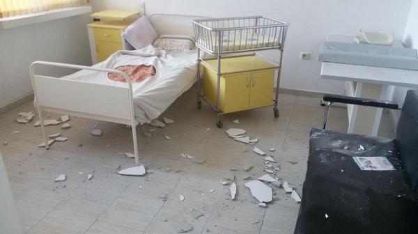 Мазилка се откърти от тавана на болнична стая до новородено бебе (СНИМКИ)