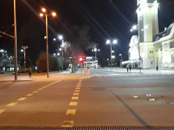 Джигит блъсна пешеходец на зебрата до жп гарата в Бургас, духна с мръсна газ
