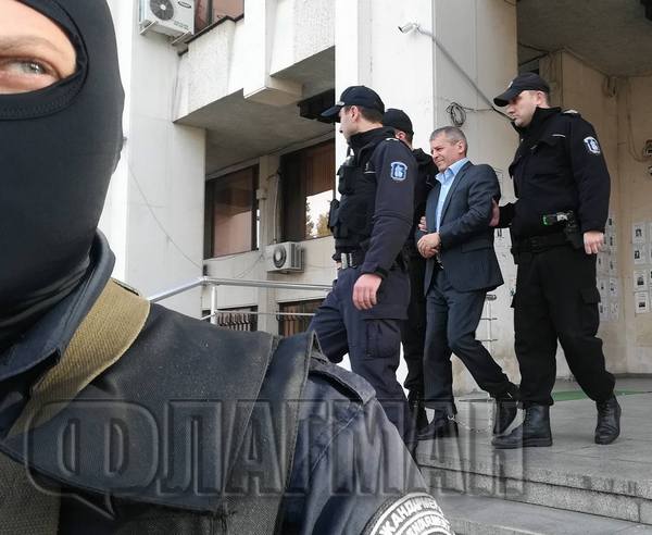Вижте невижданите мерки за сигурност в Съдебната палата на Бургас заради мозъка на Килърите и атентатора срещу Очите
