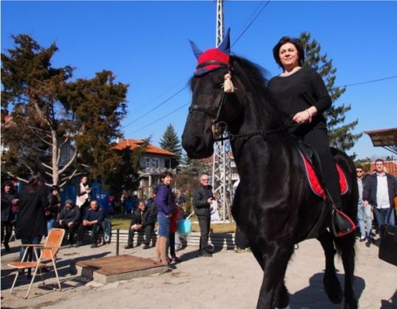 Корнелия Нинова стана войводка, ще освобождава България